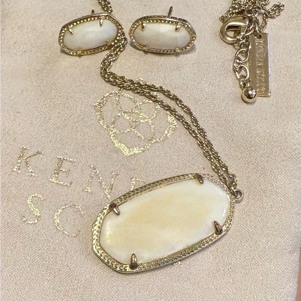 Kendra Scott Gold and Cream Necklace